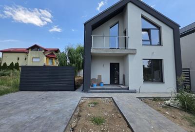 Casă individuală cu 4 camere cu Canalizare în Berceni