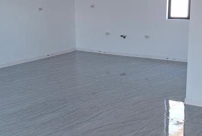Casă cu 3 camere cu Canalizare în Est - 4