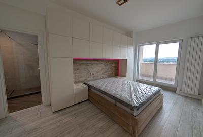 Apartament cu 3 camere decomandat în 9 Mai - 13