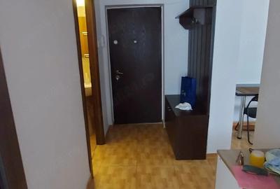 Apartament cu 2 camere decomandat în Far