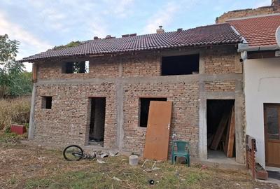Casă cu Teren 112 Mp în Central