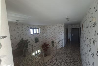 Casă cu 5 camere cu Teren 722 Mp în Central - 9