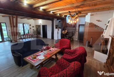 Casă cu 4 camere cu Teren 1895 Mp în Central