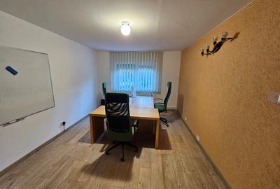 Apartament cu 2 camere decomandat în Tractorul
