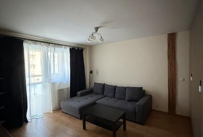 Garsonieră decomandată în Apărătorii Patriei