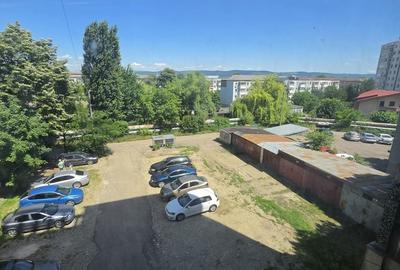 Apartament cu 3 camere decomandat în Cornișa - 13