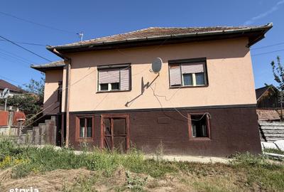 Casă cu 3 camere cu Teren 5000 Mp în Sânpaul