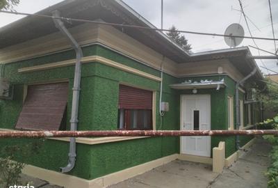 Casă cu 4 camere în Central