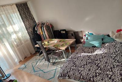 Apartament cu 3 camere decomandat în Giurgiului - 2