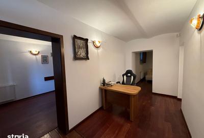 Spațiu comercial, de 90 mp, în Central - 4