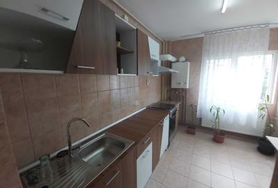 Apartament cu 2 camere decomandat în Berceni