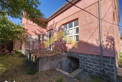 Casă cu 6 camere cu Canalizare în Central - 10