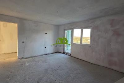 Casă cu Teren 3600 Mp în Slăvitești