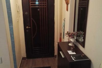 Apartament cu 2 camere semidecomandat în P-ța Doina