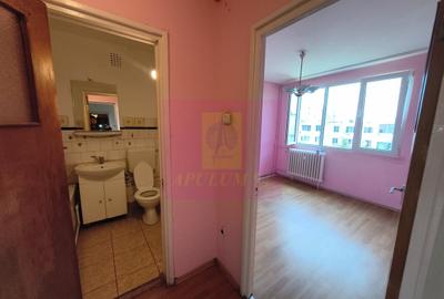 Apartament cu 3 camere semidecomandat în Cotroceni