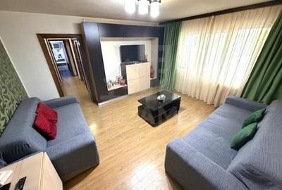 Apartament cu 3 camere semidecomandat, mobilat în Rovine