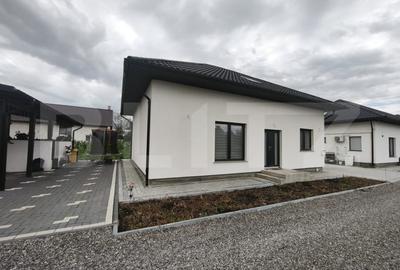 Casă individuală cu 6 camere cu Canalizare în Exterior Nord