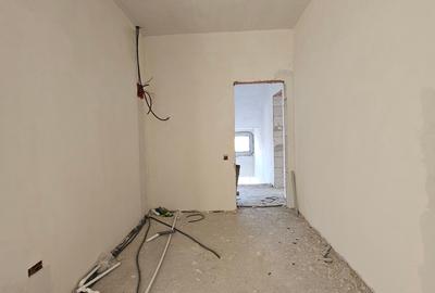 Apartament cu 3 camere decomandat în Km 5 - 14
