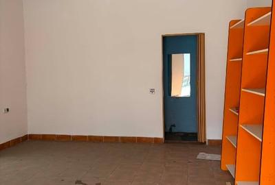 Casă individuală cu 4 camere cu Canalizare în Central - 3