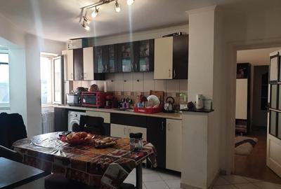 Apartament cu 3 camere decomandat, mobilat în Micro 16