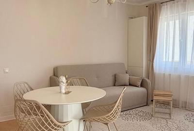 Apartament cu 3 camere semidecomandat, mobilat în Florești