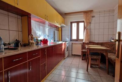 Apartament cu 4 camere decomandat în Burdujeni - 1