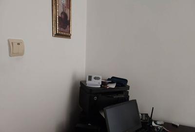 Apartament cu 4 camere decomandat în Roman - 2