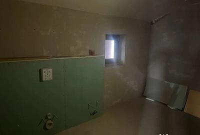 Casă cu 5 camere cu Teren 2000 Mp în Podari
