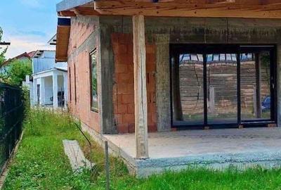 Casă cu 4 camere în Racovița