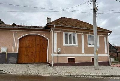 Casă cu 4 camere cu Teren 1000 Mp în Crihalma