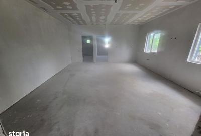 Casă cu 3 camere cu Teren 90 Mp în Lumina