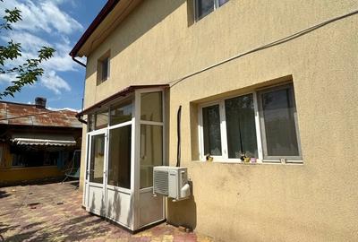 Casă cu 2 camere cu Teren 200 Mp în Central