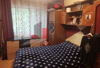 Apartament cu 3 camere semidecomandat, mobilat în Alexandru Obregia