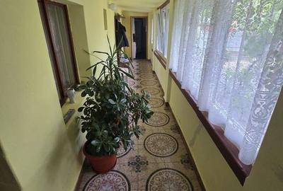 Casă individuală cu 3 camere cu Canalizare în Central - 1