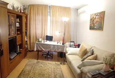 Apartament cu 3 camere decomandat în Teiul Doamnei