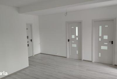 Casă cu 5 camere cu Teren 100 Mp în Braniștea