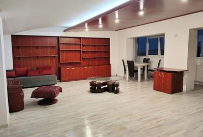 Apartament cu 2 camere decomandat în Nicolina