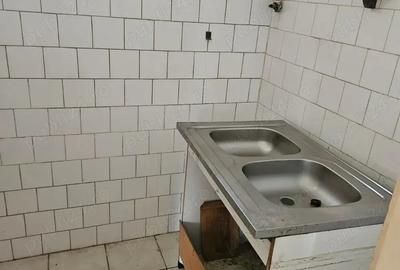 Casă cu 3 camere în Central