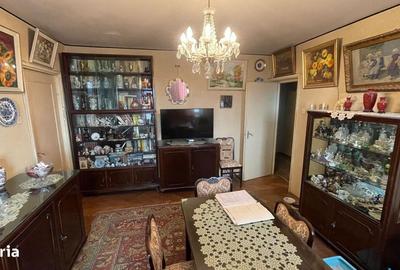 Apartament cu 3 camere semidecomandat în Gara de Nord