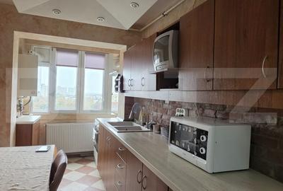 Apartament cu 3 camere decomandat, mobilat în Micro 14