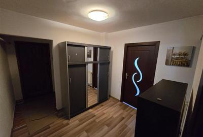 Apartament cu 3 camere decomandat în 9 Mai - 2