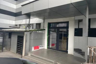 Spațiu comercial, de 60 mp, în Central - 4