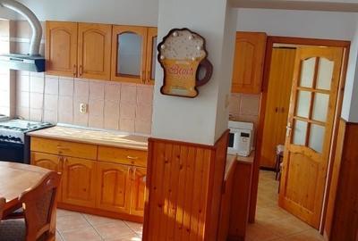 Apartament cu 2 camere decomandat, mobilat în Telecabinei