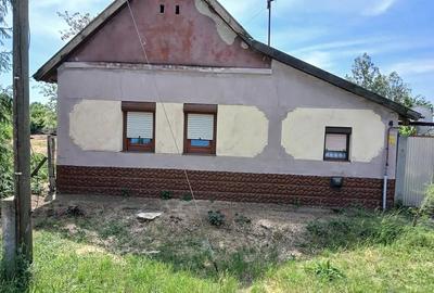 Casă cu 3 camere cu Teren 1500 Mp în Drăgășani