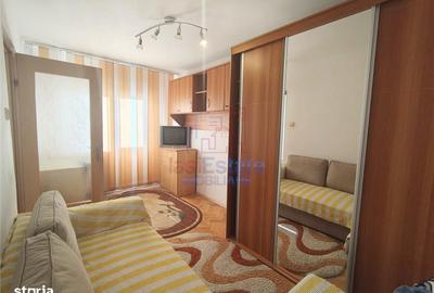 Apartament cu 3 camere semidecomandat în Alexandru cel Bun