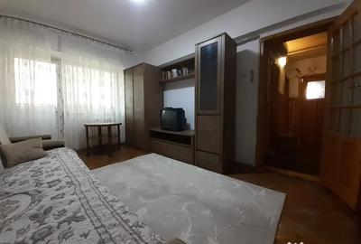 Apartament cu 2 camere decomandat în Nicolina