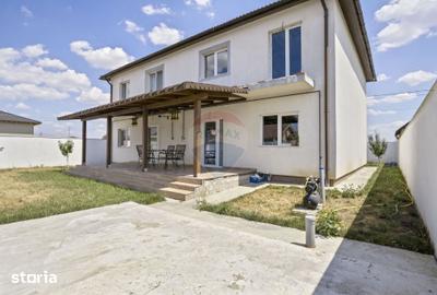 Casă cu 8 camere cu Teren 491 Mp în Central