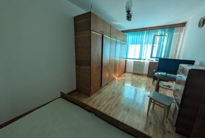 Apartament cu 3 camere decomandat în Drumul Taberei