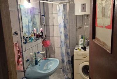 Apartament cu 3 camere semidecomandat, mobilat în Colentina