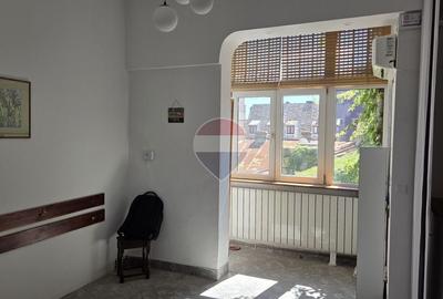 Apartament cu 2 camere decomandat în Universitate